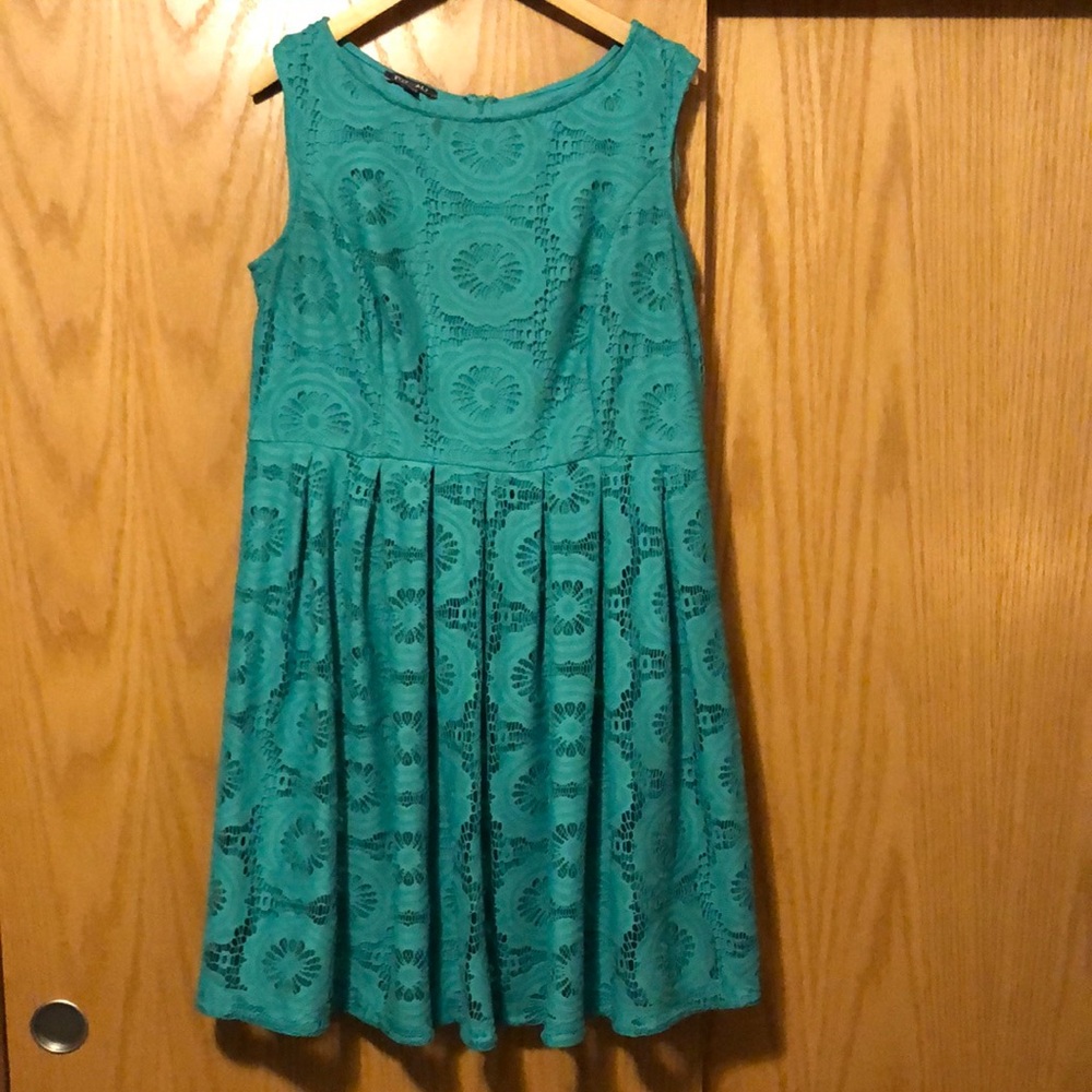 3/$20 Roz & Ali Green Lace Dress